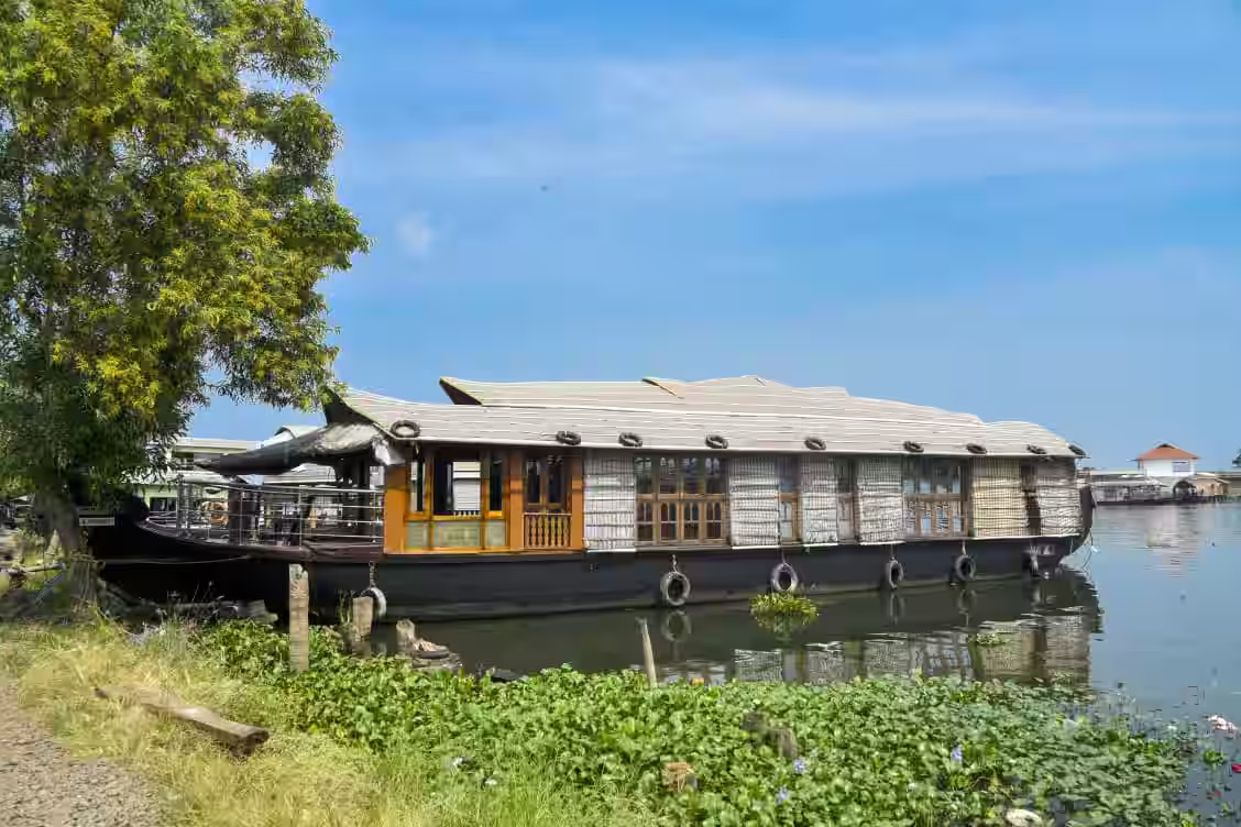Maidhili Houseboats & Travels Alappuzha