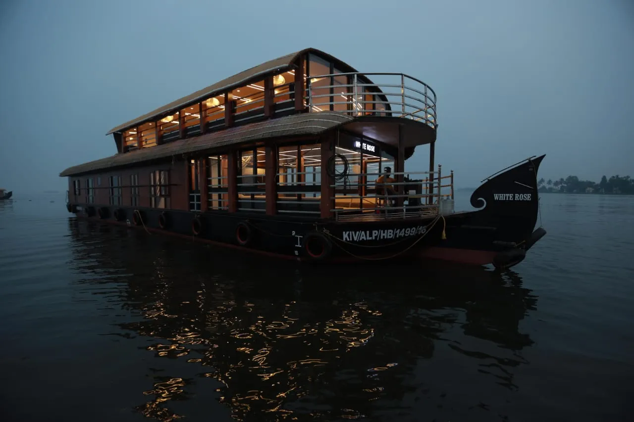 White Rose Houseboats Alappuzha