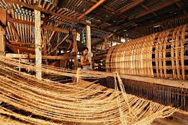 Spinning coir yarn