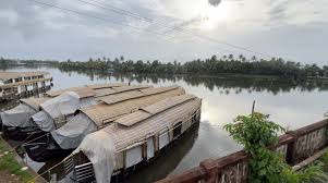 Pallathuruthy houseboat